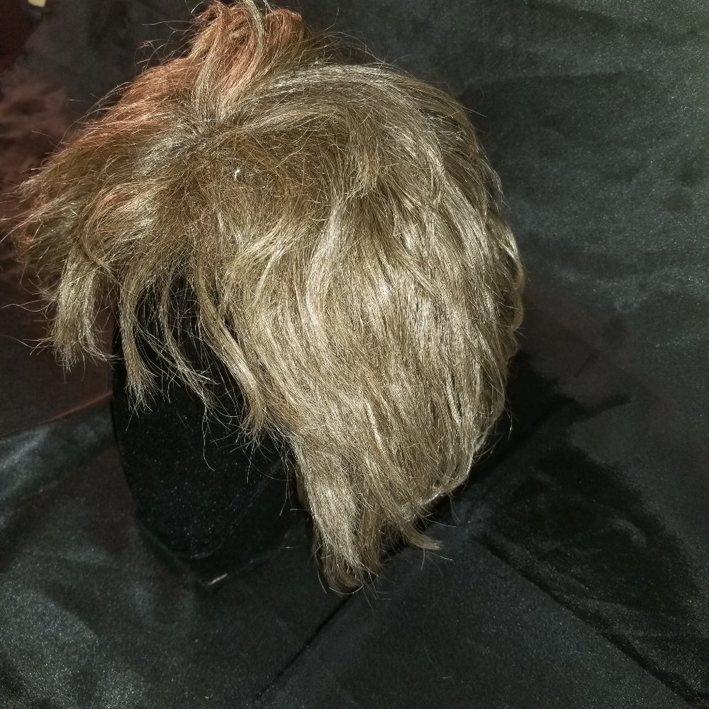 Wig - Picture 3 of 5